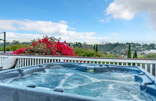 Allied Gardens House | Newly Furnished 3BR 1BA - Spa - AC - Large Backyard