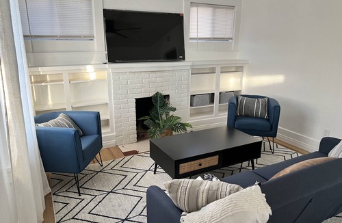 National City House | NEWLY Furnished Craftsman home-Pet-friendly, close to Base, Freeway, & Downtown.