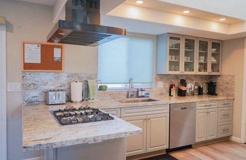 Paso Robles House | Newly remodeled 4-bedroom, 3-bathroom home with jacuzzi close to downtown Paso