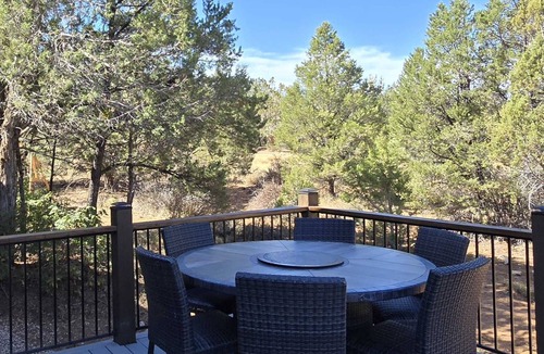 Zion National Park East Entrance Cabin | Newly Remodeled Cabin. Secluded. Hot Tub. 7 miles to Zion National Park