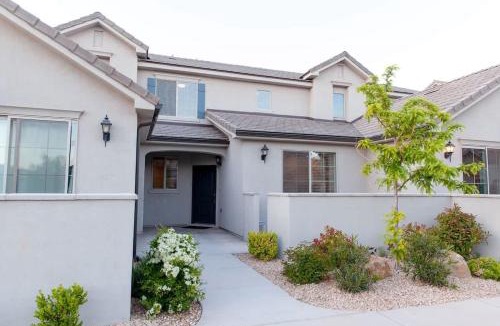 Sienna Hills House | Newly Remodeled Family Townhome with Bunkroom and Heated Pool