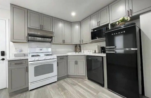 Arcadia House | Newly Remodeled Whimsical 2bedroom House-Arcadia