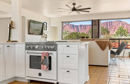 Kayenta House | Newly Remolded! Stellar Mountain Views!