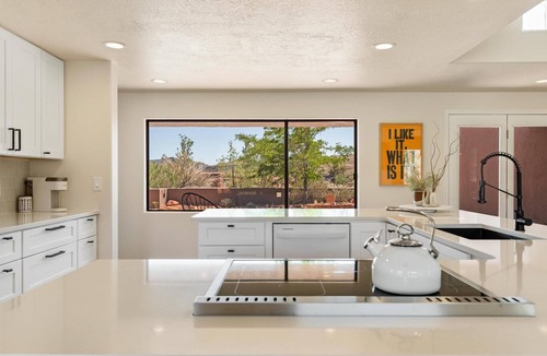 Kayenta House | Newly Remolded! Stellar Mountain Views!