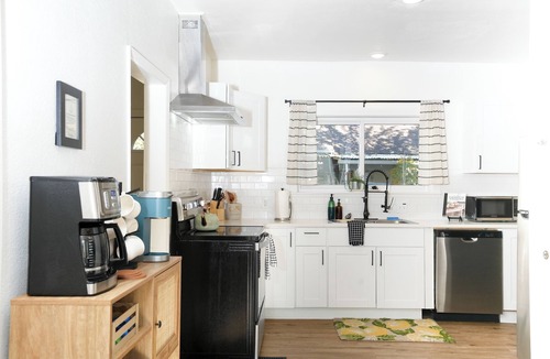 West Salem House | Newly Renovated! Family Home, Walking Distance to Local Restaurants, Parking