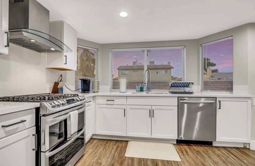 Chinatown House | Newly Renovated Modern Oasis w Pool, Mins to Strip