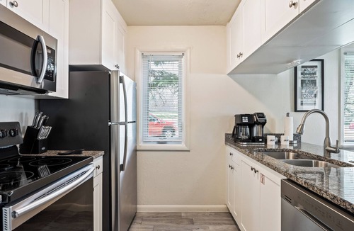 North Park City Cottage | Newly Renovated Unit: Contemporary Interiors, Minutes from Fine Dining & Wold Class Skiing!