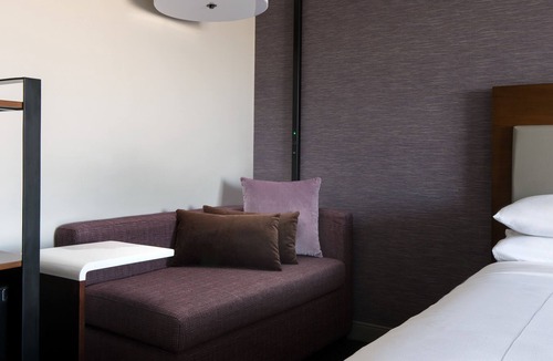 Visalia Hotel | Newly renovated, upscale, modern Visalia Hotel!