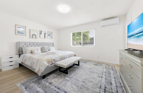 City of Industry House | Newly Renovated Next to Park 20min to Disney