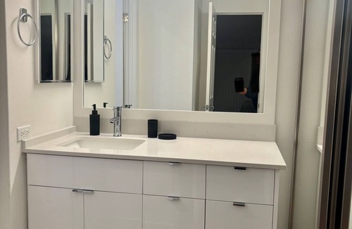 Santa Ana Heights Apartment | Newport Beach Modern Studio With A Patio-A/C-Resort Pool- 24/7 Gym- & more