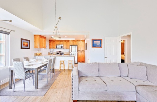 Balboa Peninsula House | Newport condo on the boardwalk with oceanfront balcony & views