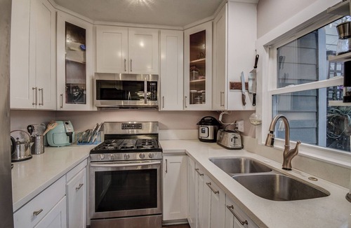 Westside Costa Mesa House | Newport Heaven: heated pool, jacuzzi, vineyard patio & fire table! Park zone.