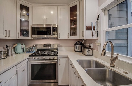 Westside Costa Mesa House | Newport Heaven: heated pool, jacuzzi, vineyard patio & fire table! Park zone.
