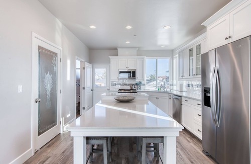 Grover Beach House | Newport Oceanview House w/Rooftop Decks