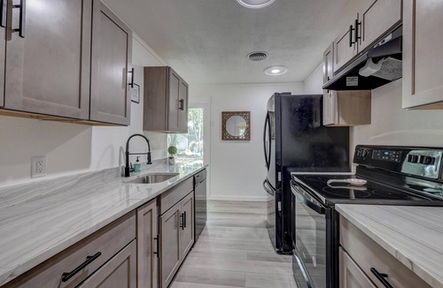 Joplin House | Nice 2bed for mid term. Close to Joplin hospitals. Utilities and wifi included.