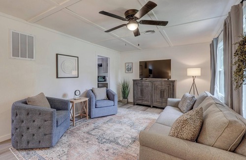 Joplin House | Nice 2bed for mid term. Close to Joplin hospitals. Utilities and wifi included.