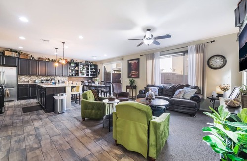 Rhodes Ranch House | Nicely decorated home with 5 bedrooms and 4 baths. Two en-suite baths!