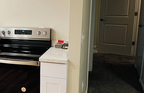 West Valley City House | No Frills 2-bedroom stay in suburban West Valley City w WiFi, AC, private entry