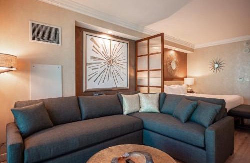 Winchester House | No Resort Fee Strip View Balcony+ Free Valet+ Pool