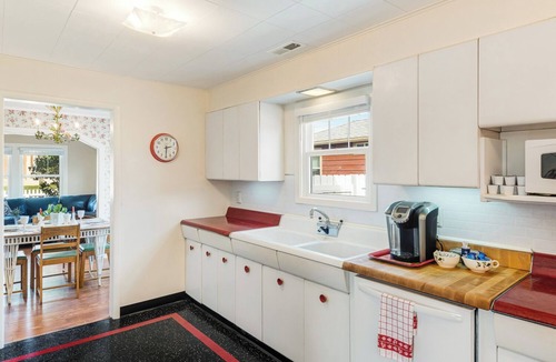 Prineville House | Noble - Charming 1930s 3-bedroom house with WiFi and AC in Prineville