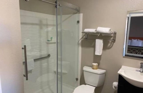 North Junior College Neighborhood Association Hotel | North Bay Inn Santa Rosa