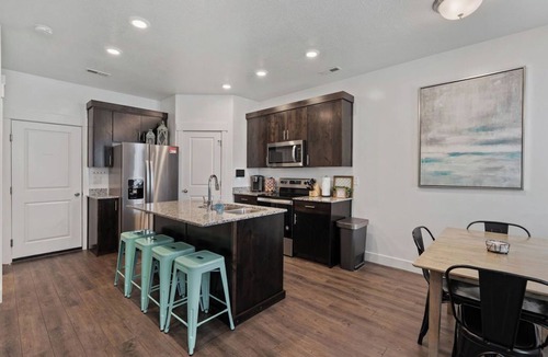 North Ogden House | North Ogden Townhome Near Ski Resorts & Dog Friendly!