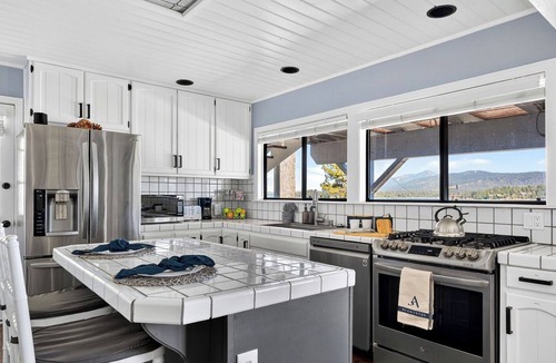Fawnskin Cottage | North Shore Chalet by Avantstay Lakefront + Private Dock + Beach Hiking + Trails