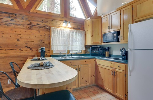 Sloat Cabin | Northern California Vacation Rental w/ River Views