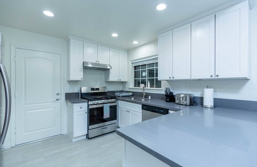East Pasadena House | Not Affected by the Fire/elegant Pasadena Retreat Prime Comfort Awaits