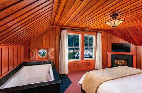 Fort Bragg Hotel | Noyo Harbor Inn Restaurant and Tavern