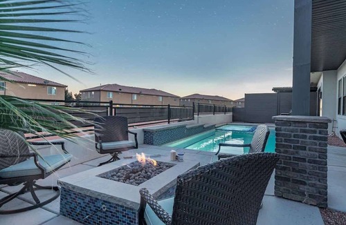 Santa Clara House | O-61| Resort Home, sleeps 30! Pvt Pool * Hot Tub