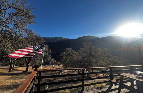Three Rivers Cabin | Oak Grove Getaway: Unique & Secluded Cabin with Breathtaking Views, Wifi