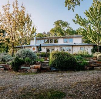 Mariposa House | Oak Meadows House - A unique home near Yosemite