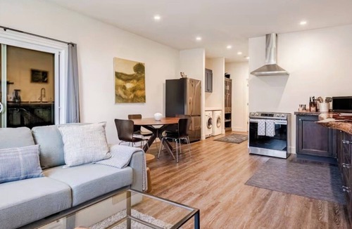 Hollister House | Oaks Loft and Gathering Barn