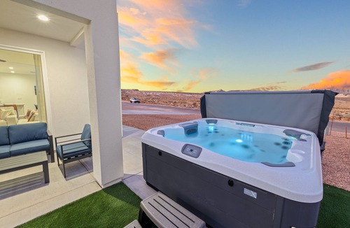 Greenehaven House | Oasis at Lake Powell - Hot Tub & Roof Top Deck - 4 Bedrooms/Sleeps 13