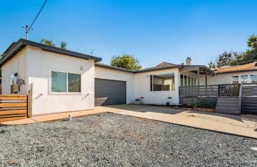 Terra Nova House | Oasis with ocean views/Pool/Hot tub! Sleeps 10!
