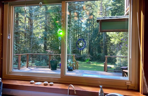 Trinidad House | 🌲🌊 Ocean Forest Retreat – Beautiful Redwood Home w/expansive deck near Moonstone Beach