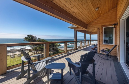 Seal Rock House | Ocean Front 6-bedroom house in tranquil Seal Rock with WiFi. Relax and unwind