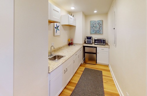 Yachats House | Ocean Front! Estate House with 3 Units Sleeps 12!