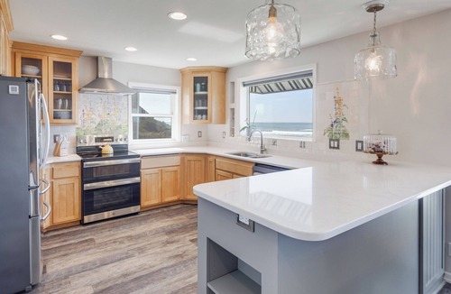 Yachats House | Ocean Front Home! Sleeps 12! Five Bedrooms + Guest Cottage! Hot Tub!