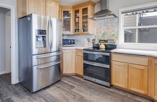 Yachats House | Ocean Front Home! Sleeps 12! Five Bedrooms + Guest Cottage! Hot Tub!