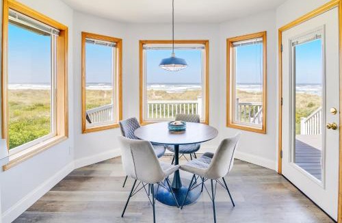 Bayshore House | Ocean Front with Hot Tub, Dog Friendly! Beach Time
