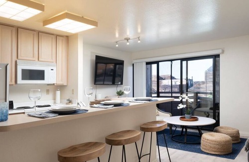 Monterey Condo | Ocean Harbor 312 - Monterey Condo - Beachfront Monterey Bay