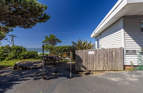 Lincoln City Condo | Ocean Haven in Taft * Pup Perfect Beach Condo
