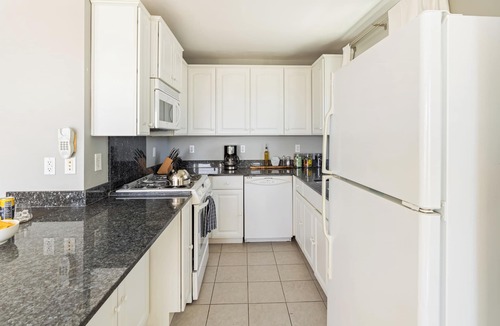 Cayucos House | Ocean View Cayucos Bungalow w/Courtyard Lounge, Patio & Beach Access