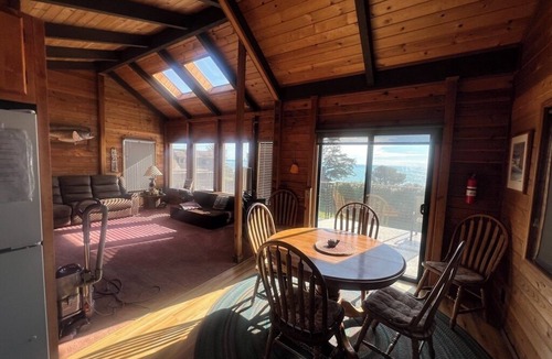 Gualala Cabin | Ocean View, Cozy 2-bedroom cabin in tranquil Gualala with WiFi and huge firepit
