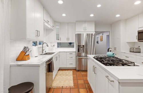 Hidden Valley House | Ocean View Retreat Firepit & Spacious Yard
