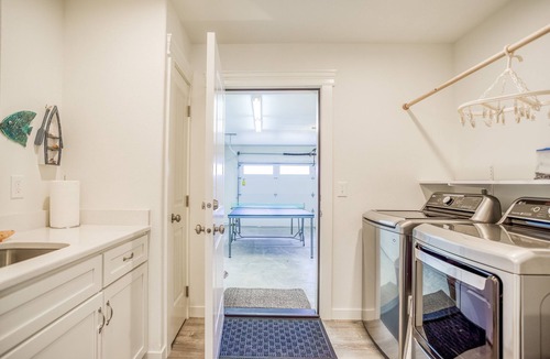 Bayshore House | Ocean view short walk to the beach