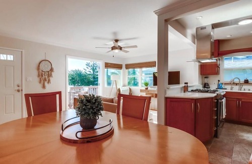 Point Loma Cottage | Ocean view! Walk to Sunset Cliffs - Surf - Beach!
