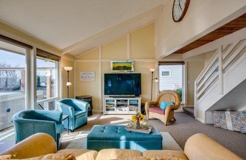 Bayshore House | Ocean Views and Short Walk to Sandy Beach! Changes in Attitude